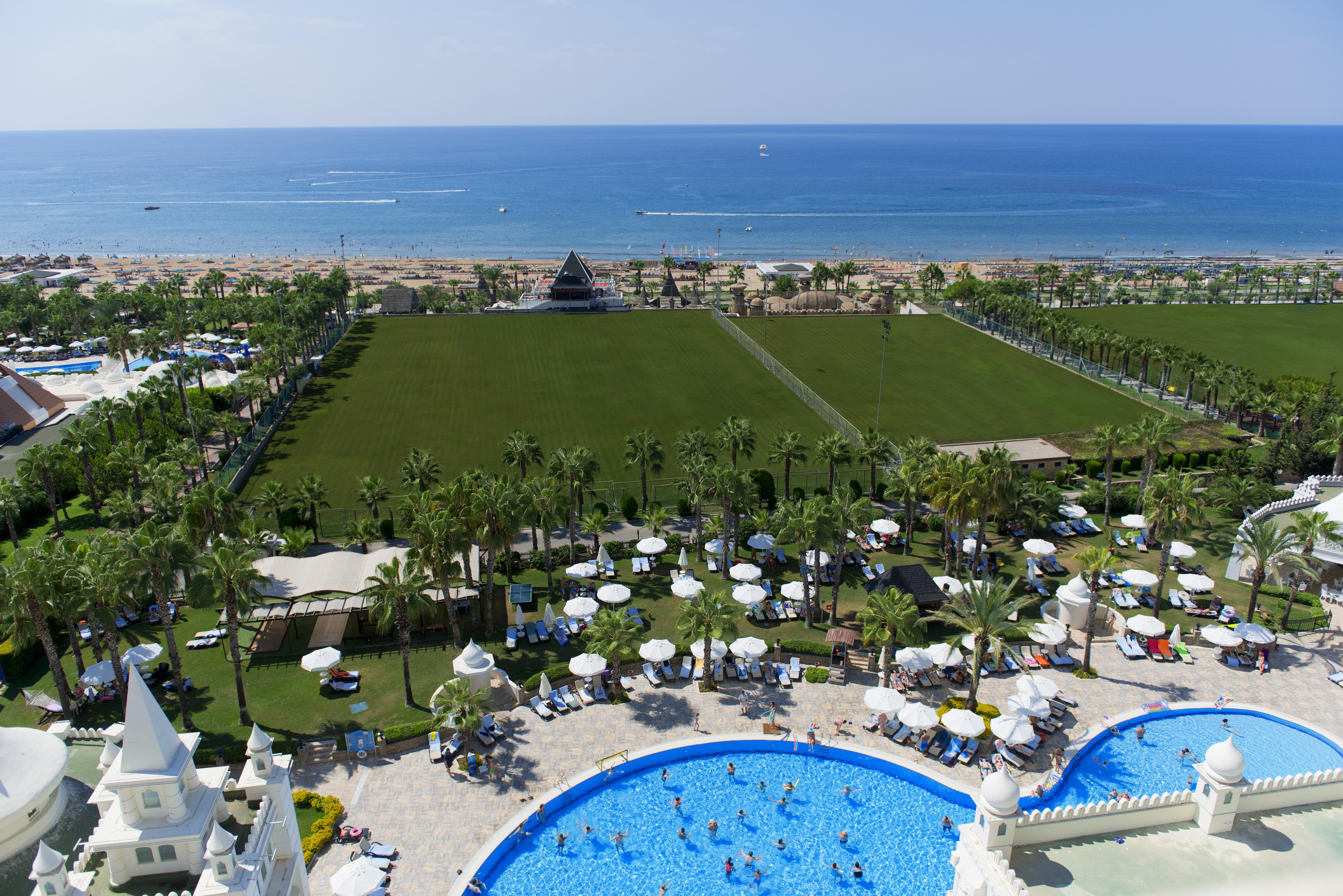 Sentido Kamelya Fulya Hotel & Aqua Colakli ภายนอก รูปภาพ The resort's football pitch