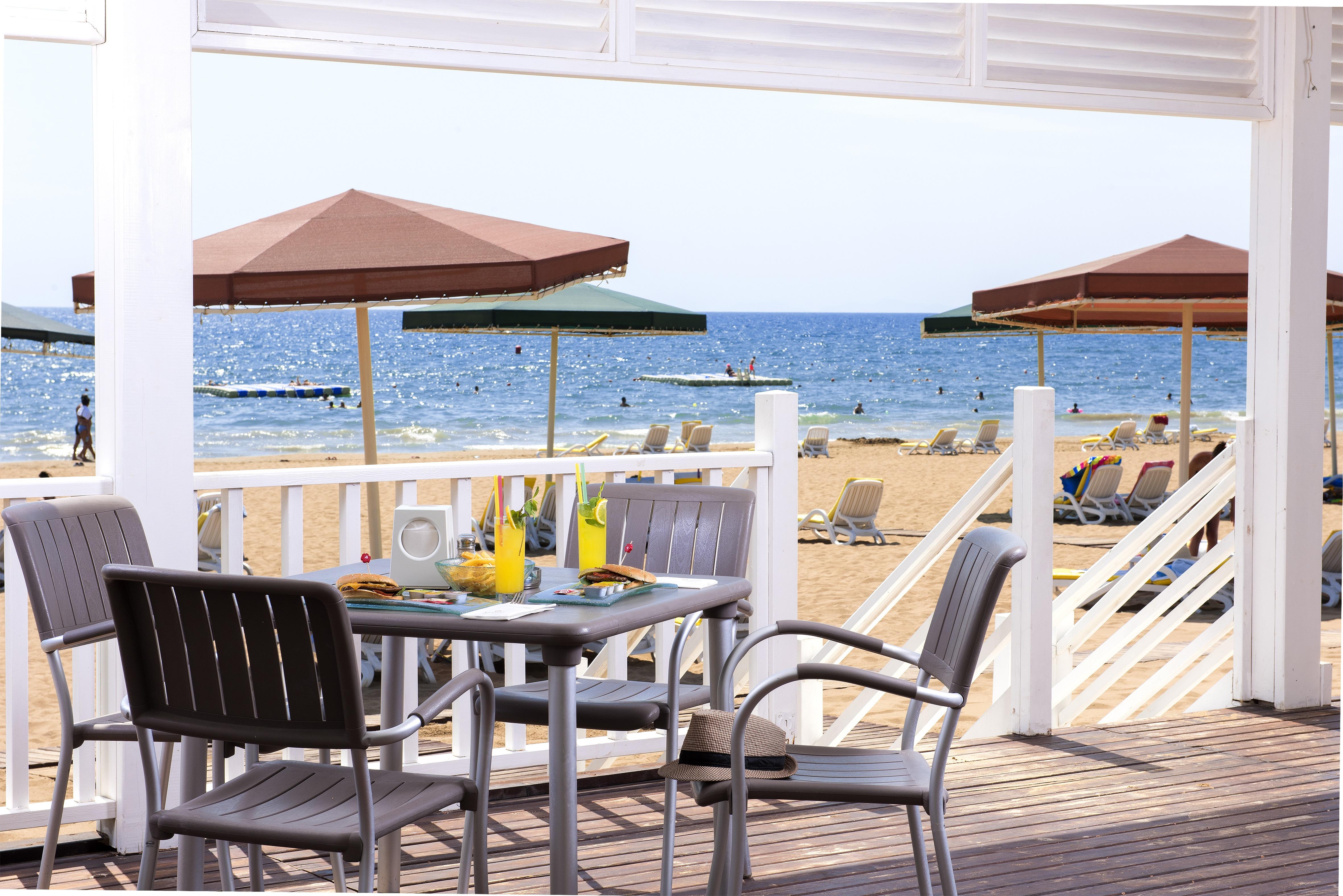 Sentido Kamelya Fulya Hotel & Aqua Colakli ภายนอก รูปภาพ Beachfront dining at the Cape May Hotel