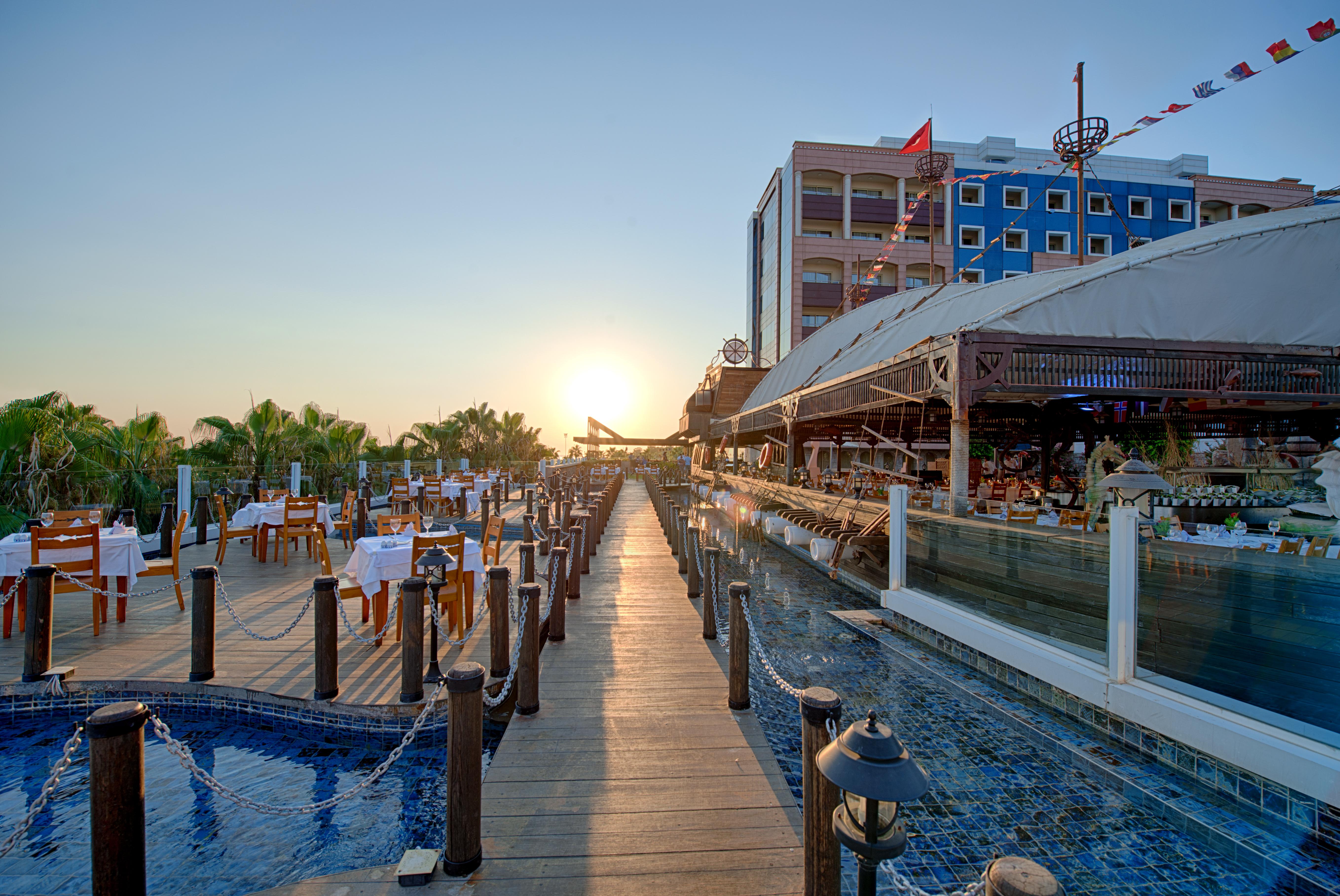 Sentido Kamelya Fulya Hotel & Aqua Colakli ภายนอก รูปภาพ Sunset at the Marina